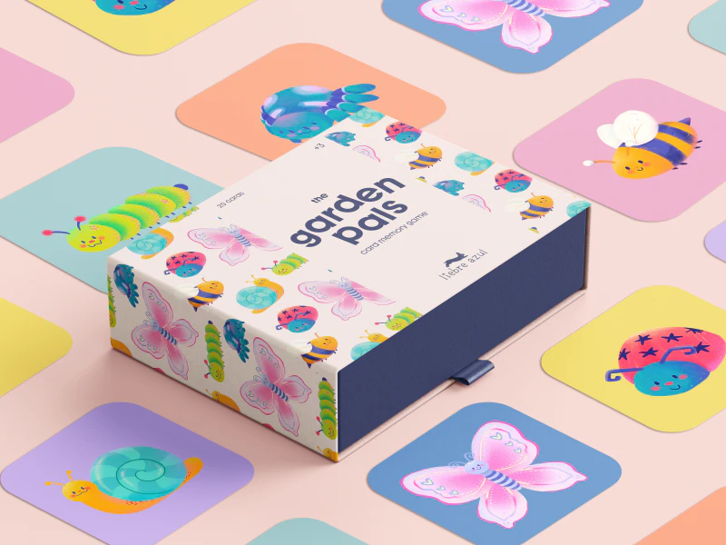 Caja del juego de memoria The Garden Pals rodeada de cartas ilustradas con insectos
